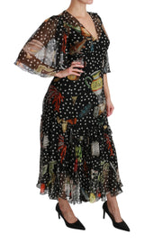 Elegante abito a una linea a pieghe di seta