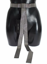 Eleganza della cintura con prua in cristallo di seta nera