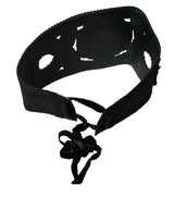 Μαύρος καμβάς διακοσμήσει τη ζώνη των γυναικών μέσης