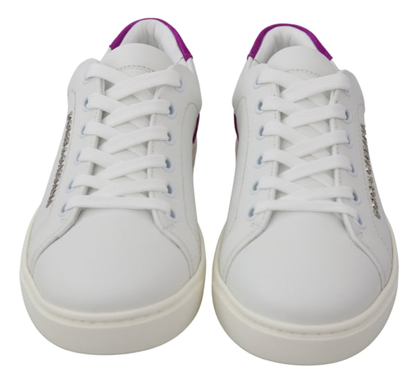 Sneaker chic in pelle bianca con accenti viola