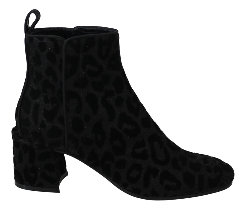 Elegantes botas cortas de estampado de leopardo negro