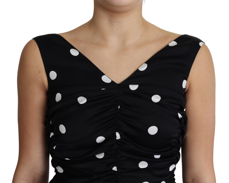 Elegante vestido de seda de lunares de polka