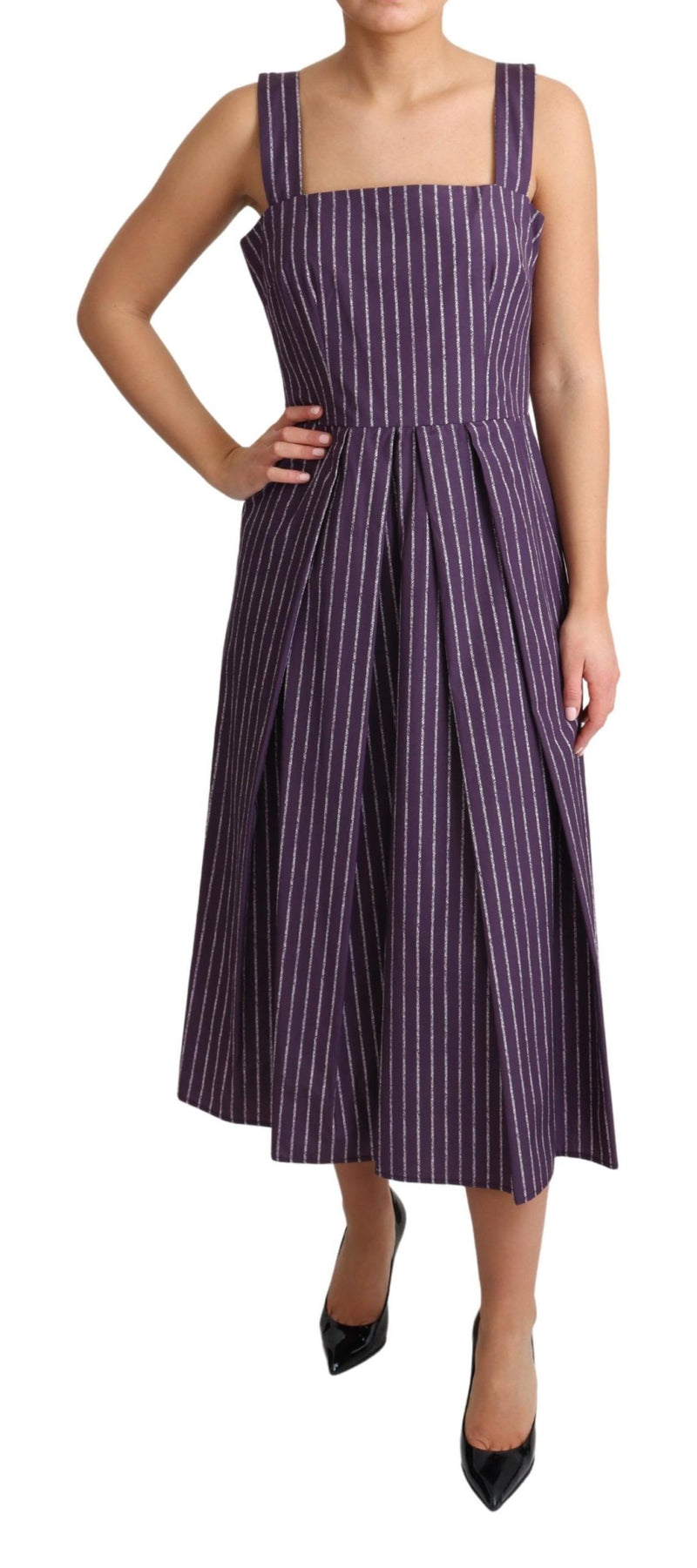 Élégant robe à rayures violettes sans manches