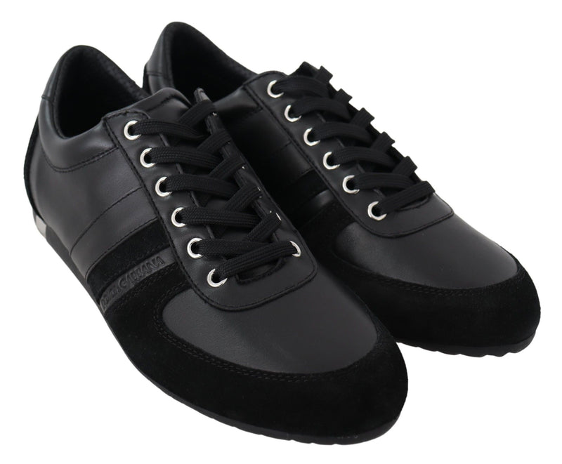 Elegantes zapatillas de deporte deportivo de cuero negro