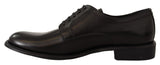 Elegantes zapatos de derby formales de cuero negro