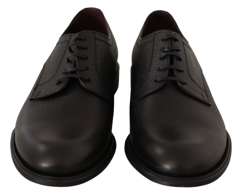 Elegante schwarze Leder -Derby -Kleiderschuhe