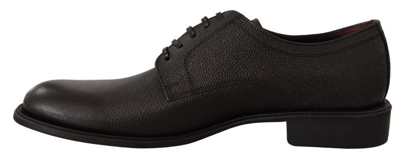 Elegantes zapatos de vestir derby de cuero negro