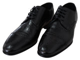 Elegantes zapatos de derby formales de cuero negro