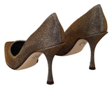 Elegante silberne Heels pumpt Klassiker