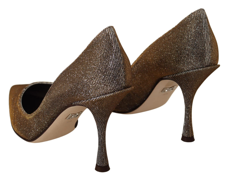 Elegante silberne Heels pumpt Klassiker