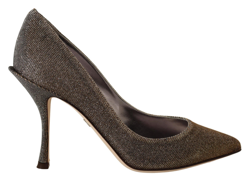 Elegante silberne Heels pumpt Klassiker