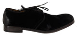 Elegantes zapatos de derby de terciopelo negro