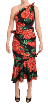 Robe drapée de soie florale élégante