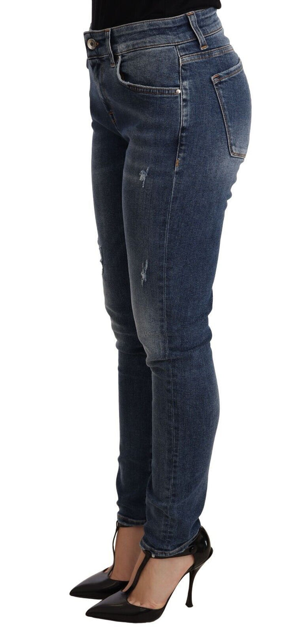 Elegante, schlanke, verzweifelte Skinny-Jeans