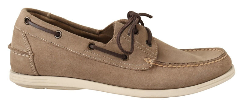 Elegante beige Wildleder -Mocassin für den anspruchsvollen Gentleman