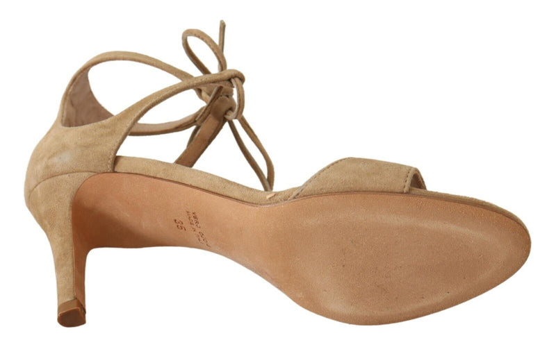 Elegantes tacones de correa de tobillo de gamuza beige