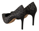 Elegantes tacones de cuero con estampado de leopardo negro