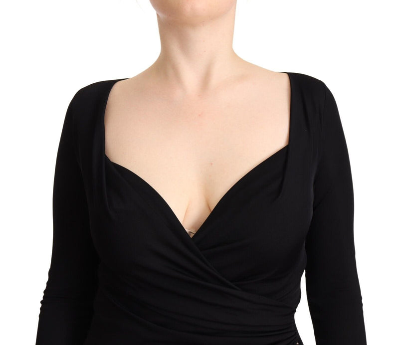 Robe de gaine noire élégante avec décolleté en cœur