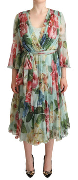 Robe élégante en soie midi vert floral