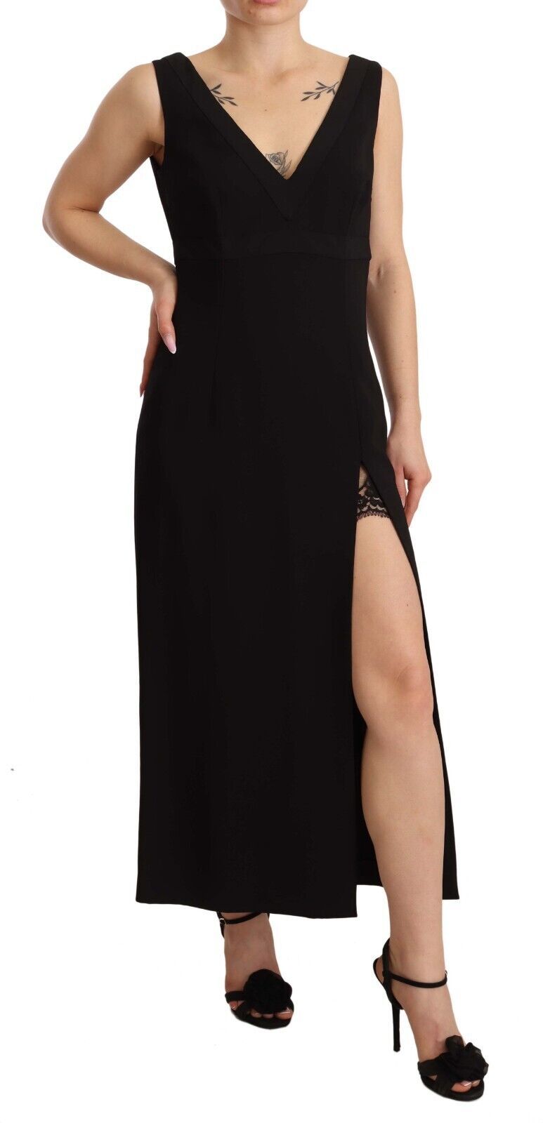 Elegante vestido negro de cuello en V negro