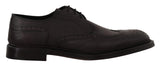 Elegantes zapatos formales de hombre de ala de color púrpura