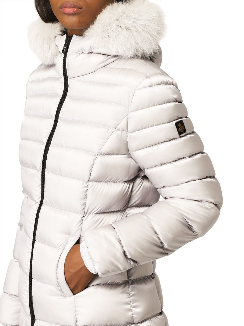 Veste à bas rembourrée blanche chic avec capuche en fourrure