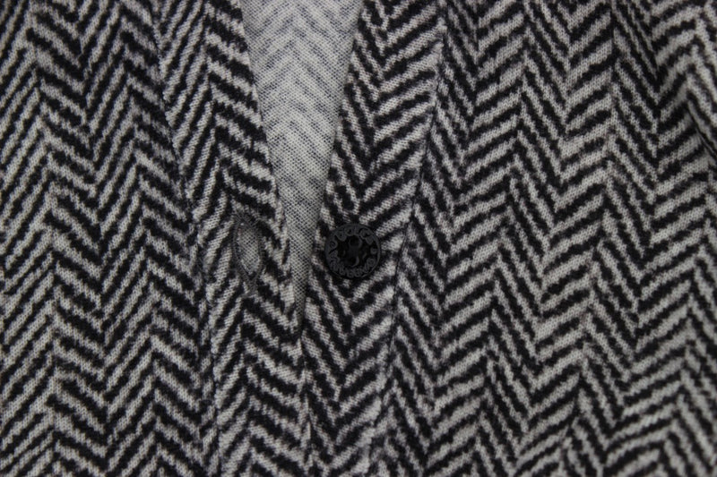 Elegante Schwarz -Weiß -Woll -Strickjacke