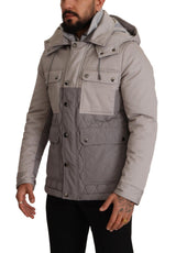 Elegante chaqueta gris de viento gris liviano