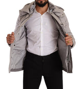 Elegante chaqueta gris de viento gris liviano