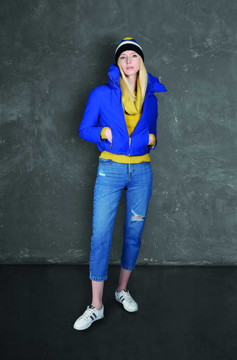 Jeans azules rasgados de cintura alta para mujeres