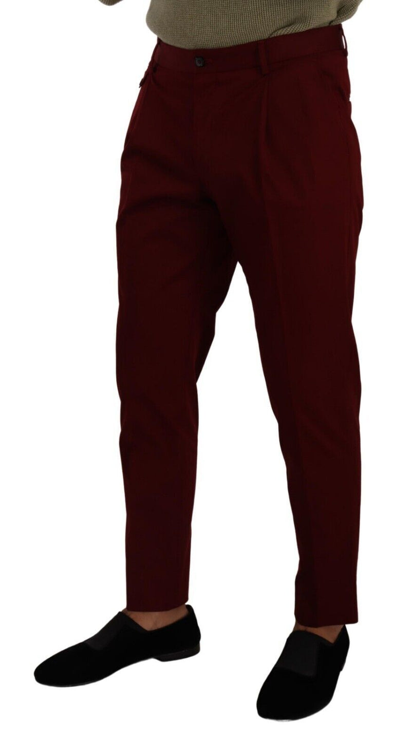 Eleganti chino di abito rosso scuro per uomini