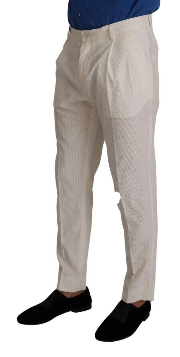 Elegantes pantalones de pana cónicos en blanco