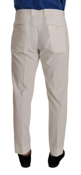 Elegantes pantalones de pana cónicos en blanco