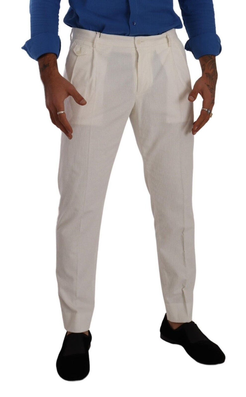 Elegantes pantalones de pana cónicos en blanco