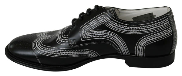 Elegantes zapatos Derby en blanco y negro