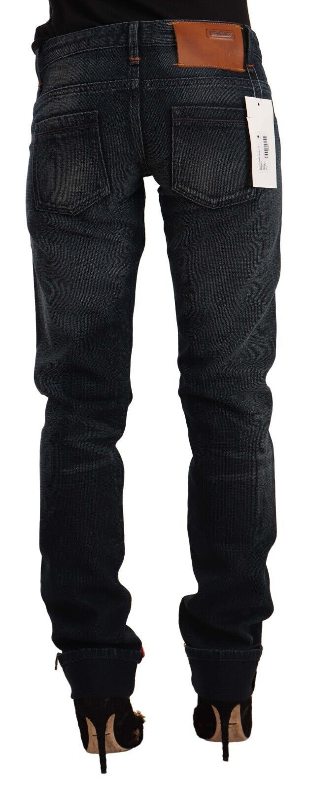 Schlankes schwarz gewaschenes Röhrenjeans