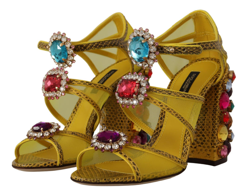 Impresionantes sandalias de cuero amarillo con cortejados de cristal