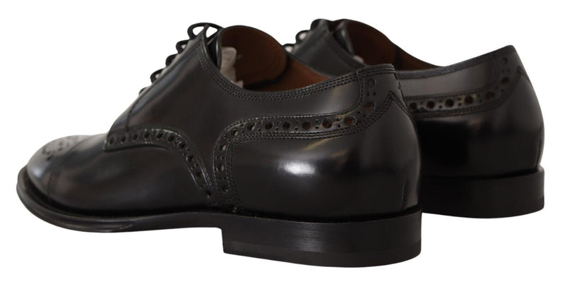 Elegantes zapatos formales de Wingtip Oxford