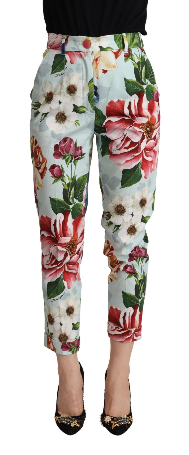 Eleve su elegante con pantalones cónicos florales