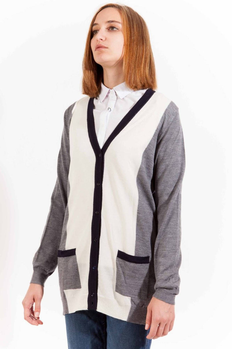 Cardigan chic grigio di lana grigia