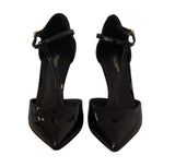 Elegantes tacones de tacones de cuero en cuero negro sandalias