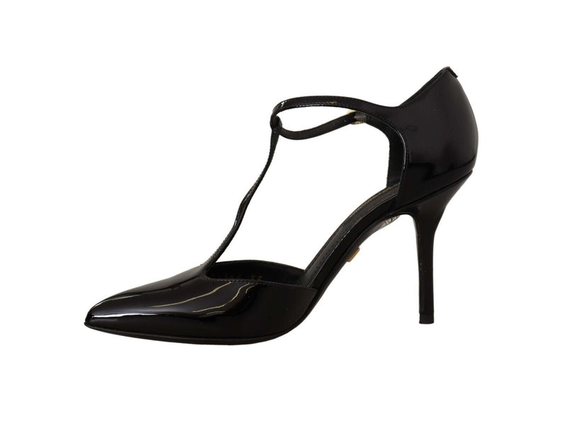 Elegantes tacones de tacones de cuero en cuero negro sandalias