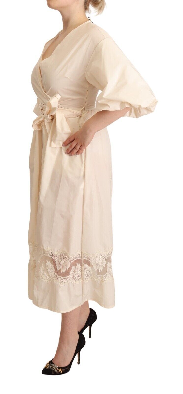 Élégant robe enveloppante en blanc maxi blanc