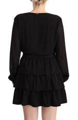 Elegante mini vestido negro de línea A con mangas largas