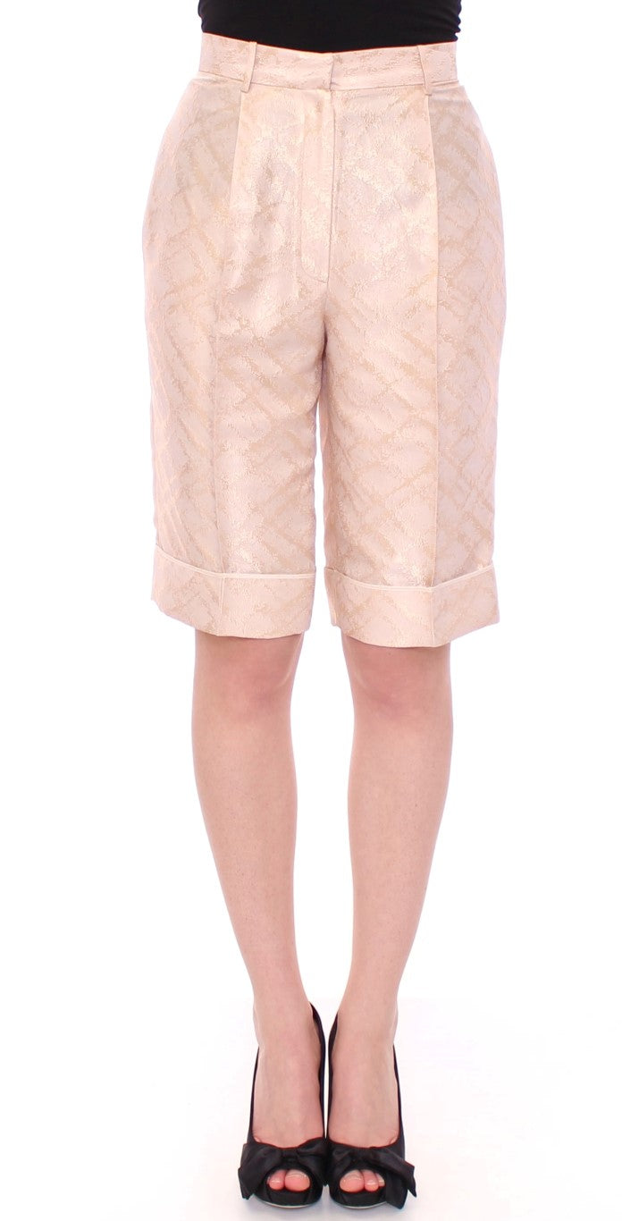 Brocade beige exclusif au-dessus des shorts de genoux