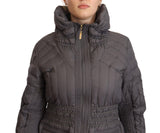 Elegante gesteppte lange Jacke mit Logo -Patch