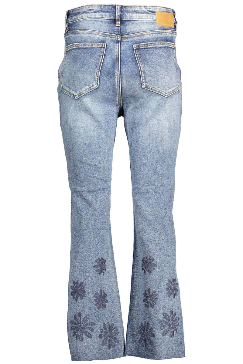 Jeans descoloridos bordados elegantes con acentos contrastantes