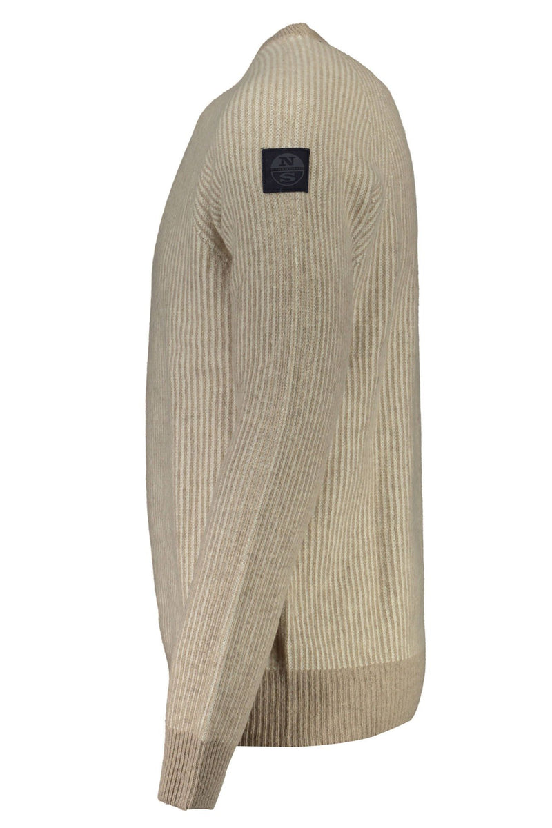 Umweltbewusster beige Wollpullover