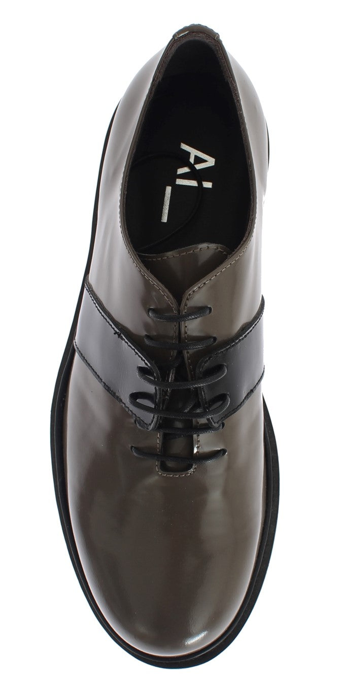 Eleganti scarpe allacciate in pelle marrone grigio