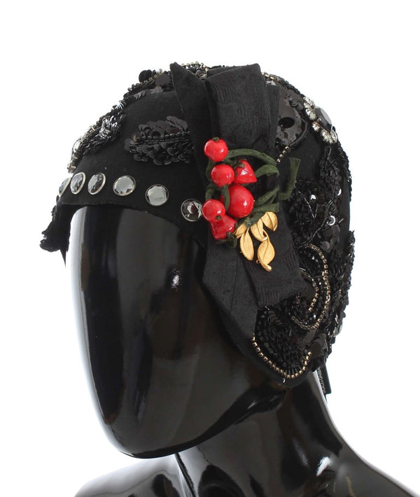 Elegante cappello cloche nere adornato in cristallo